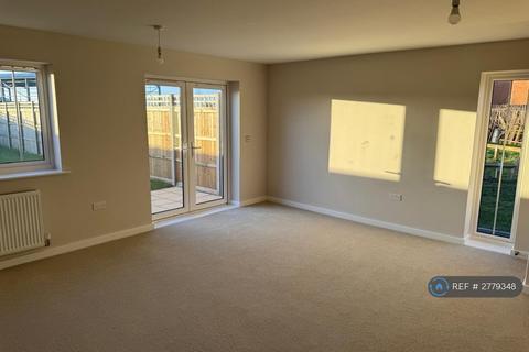 3 bedroom terraced house to rent, Maude Close, New Romney, TN28