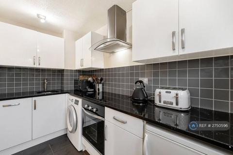 1 bedroom flat to rent, Ashdown Way, London, SW17