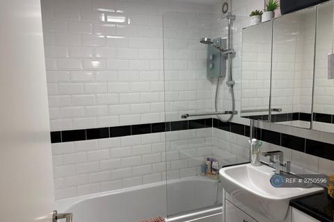 1 bedroom flat to rent, Ashdown Way, London, SW17