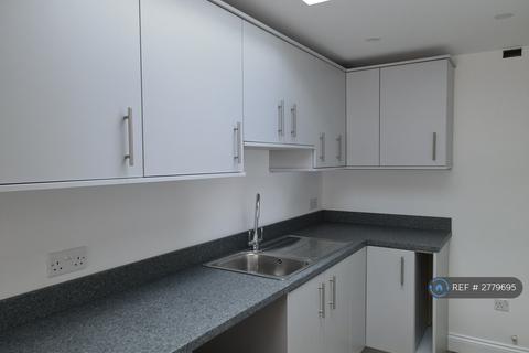 2 bedroom flat to rent, Court Wood Lane, Croydon, CR0