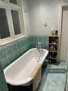 undefined, Gunnersbury Avenue, London, W5