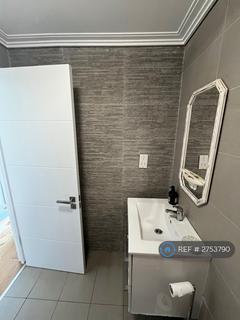 2 bedroom flat to rent, High Cross Road, London, N17