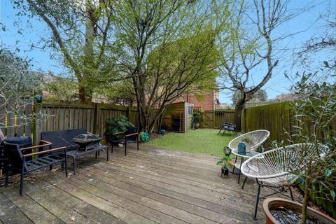2 bedroom maisonette for sale, Amsterdam Road, London E14