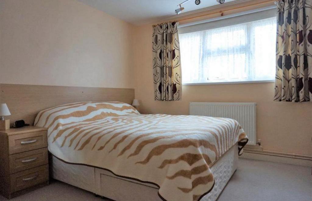 Bedroom 1.jpg