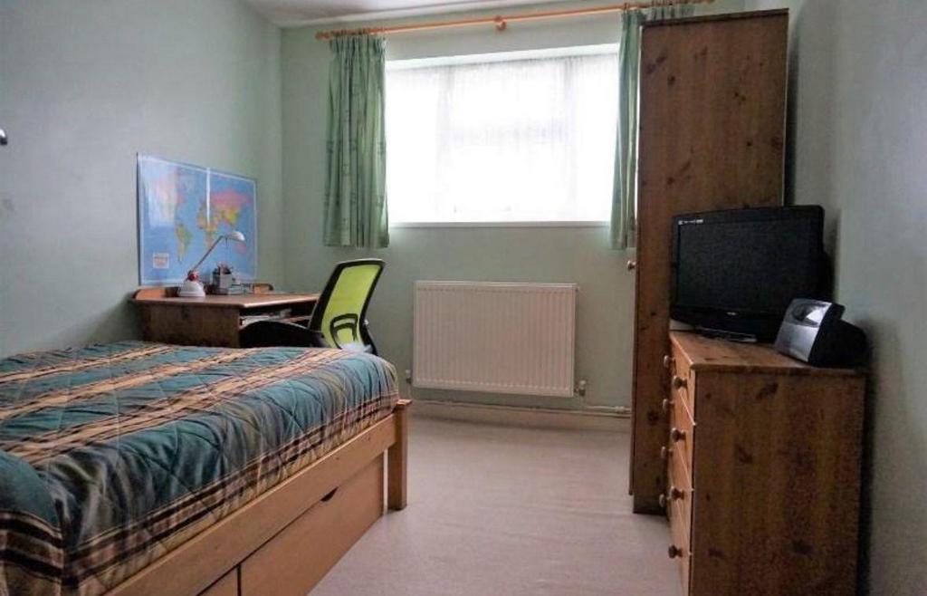 Bedroom 2.jpg