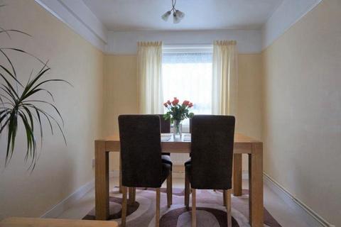 undefined, Queen Street, Gravesend