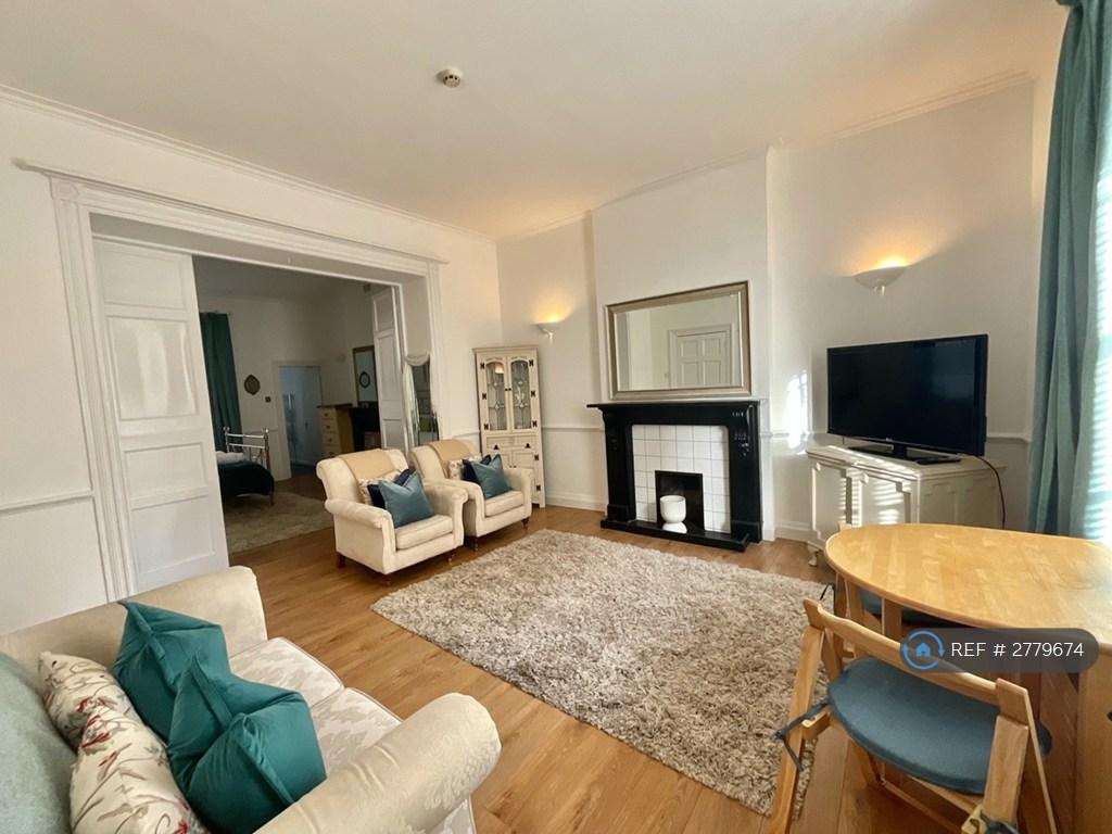 Bedroom/ Lounge