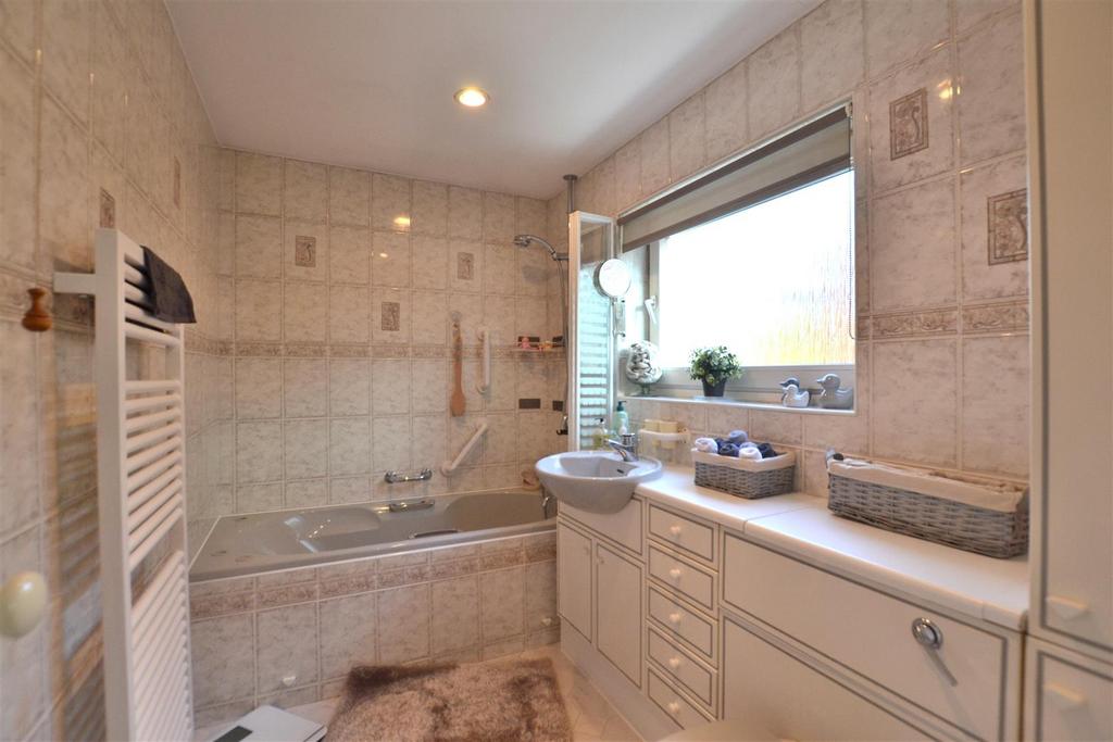 Family Bathroom.JPG