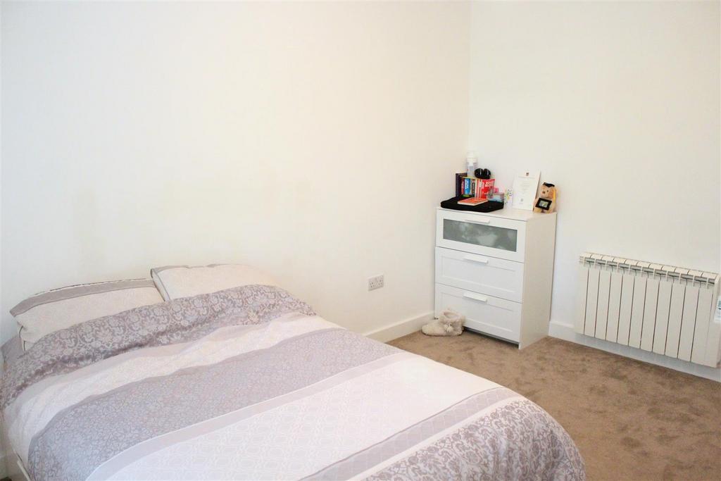 Flat 13 Porters Wood House - Bedroom - 3.jpg