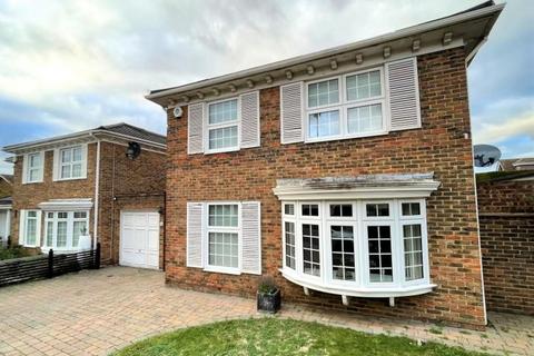 4 bedroom detached house to rent, Serviden Drive, Bromley BR1