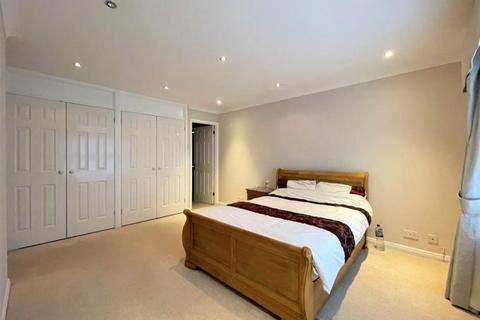 4 bedroom detached house to rent, Serviden Drive, Bromley BR1