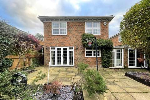 4 bedroom detached house to rent, Serviden Drive, Bromley BR1