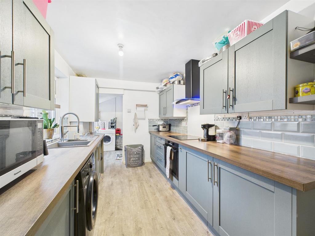 Kitchen 1.jpg