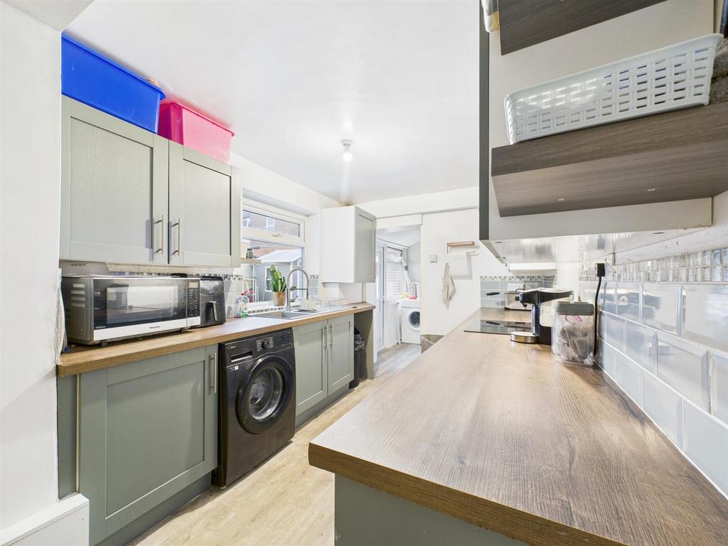 Kitchen 2.jpg