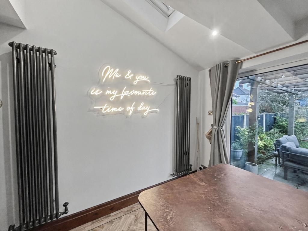 Eat-In-Kitchen