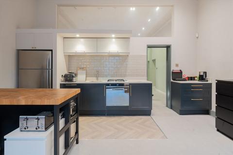 2 bedroom flat for sale, Holland Park Avenue, London W11
