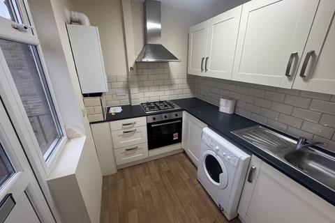 2 bedroom flat to rent, London BR3