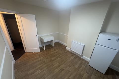 2 bedroom flat to rent, London BR3