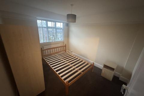 2 bedroom flat to rent, London BR3