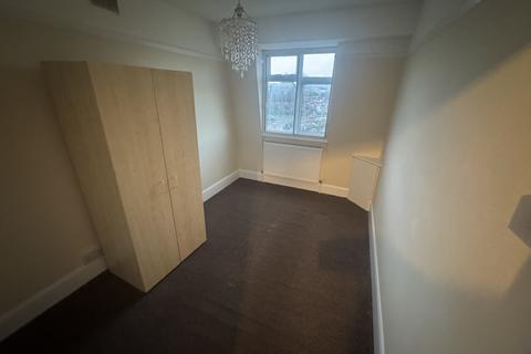 2 bedroom flat to rent, London BR3
