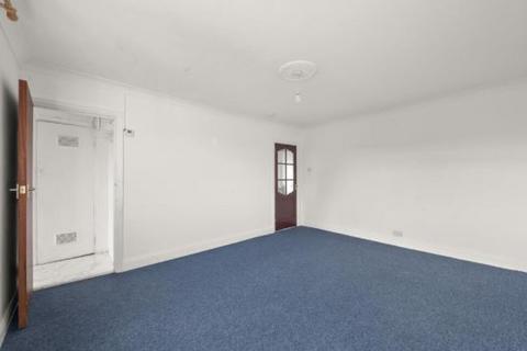 2 bedroom flat for sale, 100A Munster Avenue, Hounslow, Hounslow, TW4 5BJ