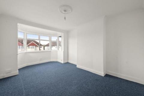 2 bedroom flat for sale, 100A Munster Avenue, Hounslow, Hounslow, TW4 5BJ