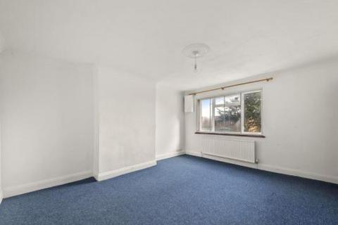 2 bedroom flat for sale, 100A Munster Avenue, Hounslow, Hounslow, TW4 5BJ