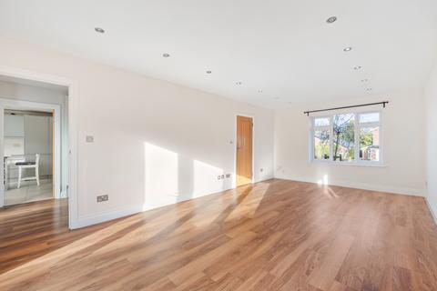 4 bedroom detached house to rent, Montrouge Crescent, Surrey KT17