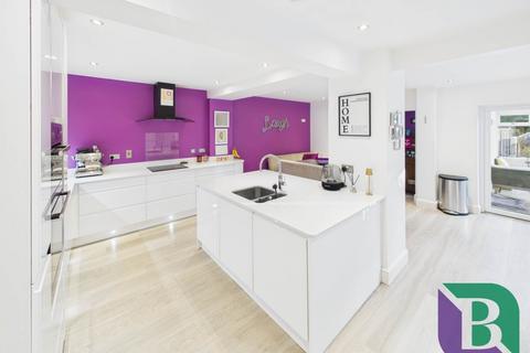 4 bedroom semi-detached house for sale, Theydon Avenue, Milton Keynes MK17