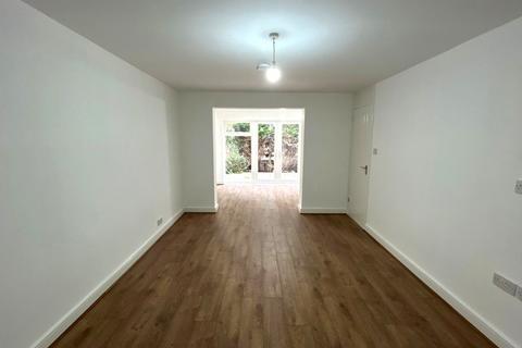 2 bedroom bungalow to rent, St. Christopher Close, West Bromwich, West Midlands, B70