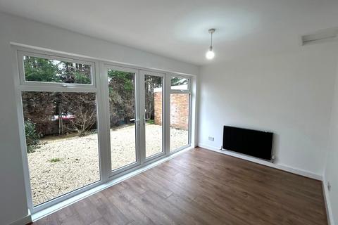 2 bedroom bungalow to rent, St. Christopher Close, West Bromwich, West Midlands, B70