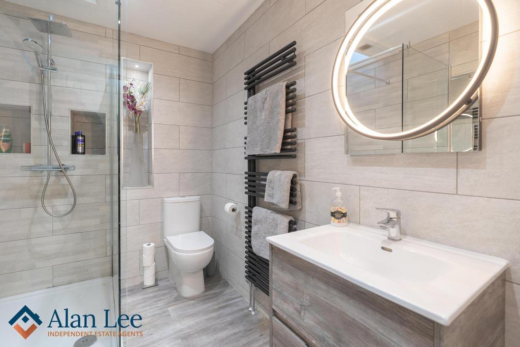 Family Shower Room (Top Floor)