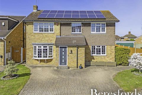4 bedroom detached house for sale, Pittman Close, Ingrave, CM13