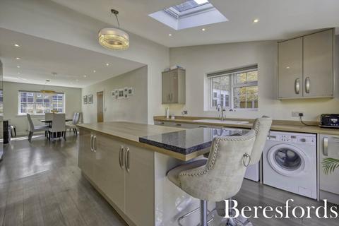 4 bedroom detached house for sale, Pittman Close, Ingrave, CM13