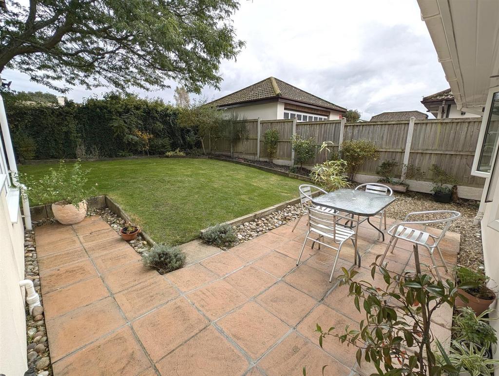 100 wb rear gdn 2.jpg