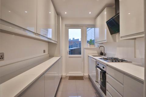 undefined, Hillcross Avenue, Morden