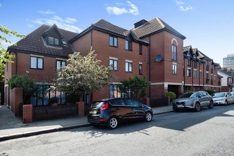 1 bedroom flat to rent, Golding Court, Riverdene Road, IG1