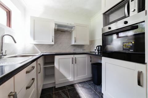 1 bedroom flat to rent, Golding Court, Riverdene Road, IG1