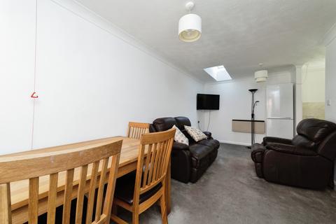 1 bedroom flat to rent, Golding Court, Riverdene Road, IG1