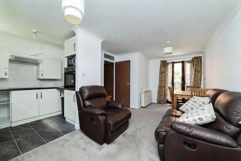 1 bedroom flat to rent, Golding Court, Riverdene Road, IG1