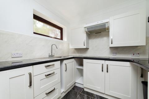 1 bedroom flat to rent, Golding Court, Riverdene Road, IG1