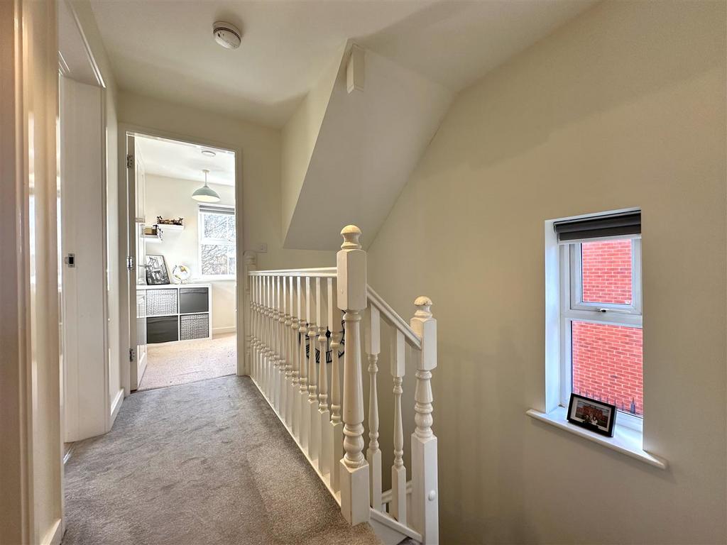 First Floor Landing 921