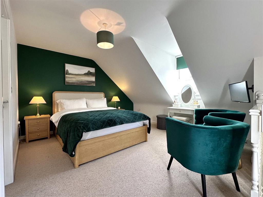 Master Bedroom 892
