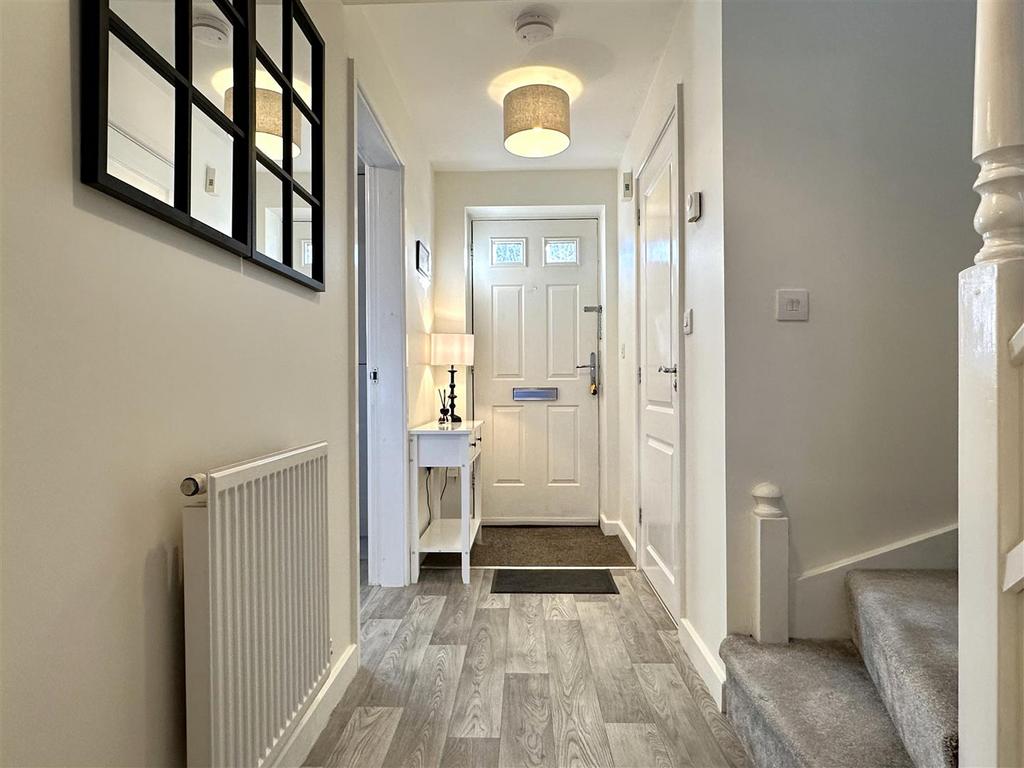 Inviting Entrance Hall 973