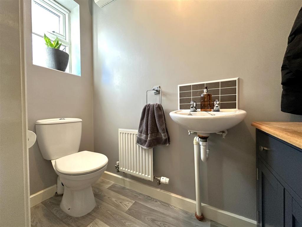 Ground Floor W.C 955