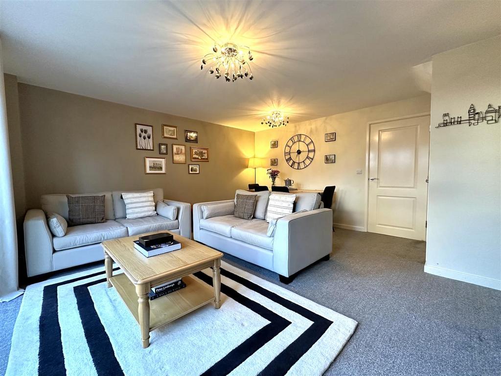 Large Living Space 998