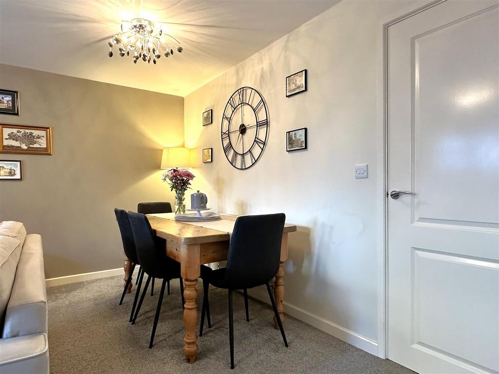 Dining Area 004