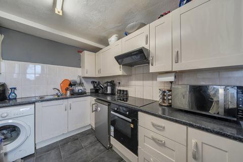 2 bedroom apartment for sale, Overhill Road, London