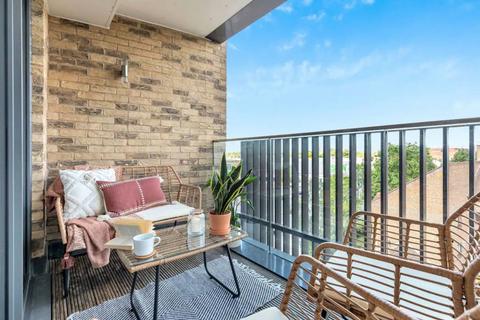 2 bedroom flat for sale, Howson Court, South Bermondsey, London, SE1