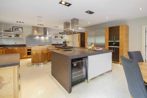 6 bedroom detached house for sale, Grimms Hill, Great Missenden, Buckinghamshire, HP16